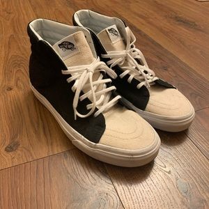 Black and white Vans sk8-hi